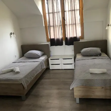 Std Jovic Sa Bazenom Couette-café 3*