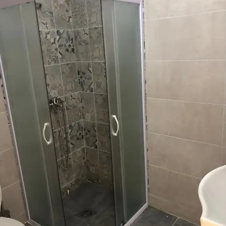 Std Jovic Sa Bazenom Couette-café