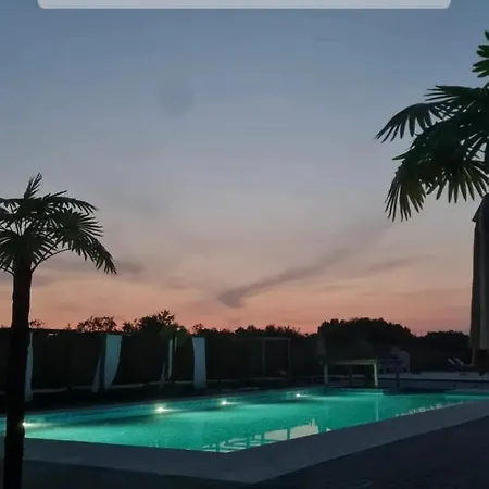 Couette-café Std Jovic Sa Bazenom 3*